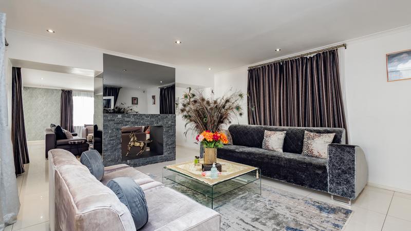 10 Bedroom Property for Sale in Constantia Western Cape